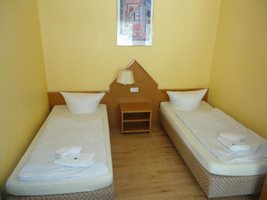 Hotel Ottersleben Magdeburg Room photo